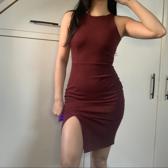 Banana Republic Dresses & Skirts - Banana republic midis dress slight slit burgundy